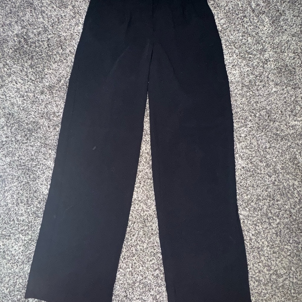 Aritzia Effortless Pant™ in Crepette™ fabric in Black 🖤 - Picture 2 of 4